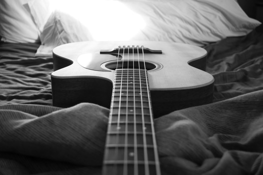 Une guitare, c'est juste magnifique ! Une guitare, c'est juste magnifique !