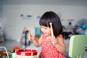 zikencreche enfant tambour